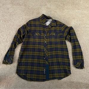 Nike mens flannel. Xl. Thick, high quality and great condition. Warm and stylish